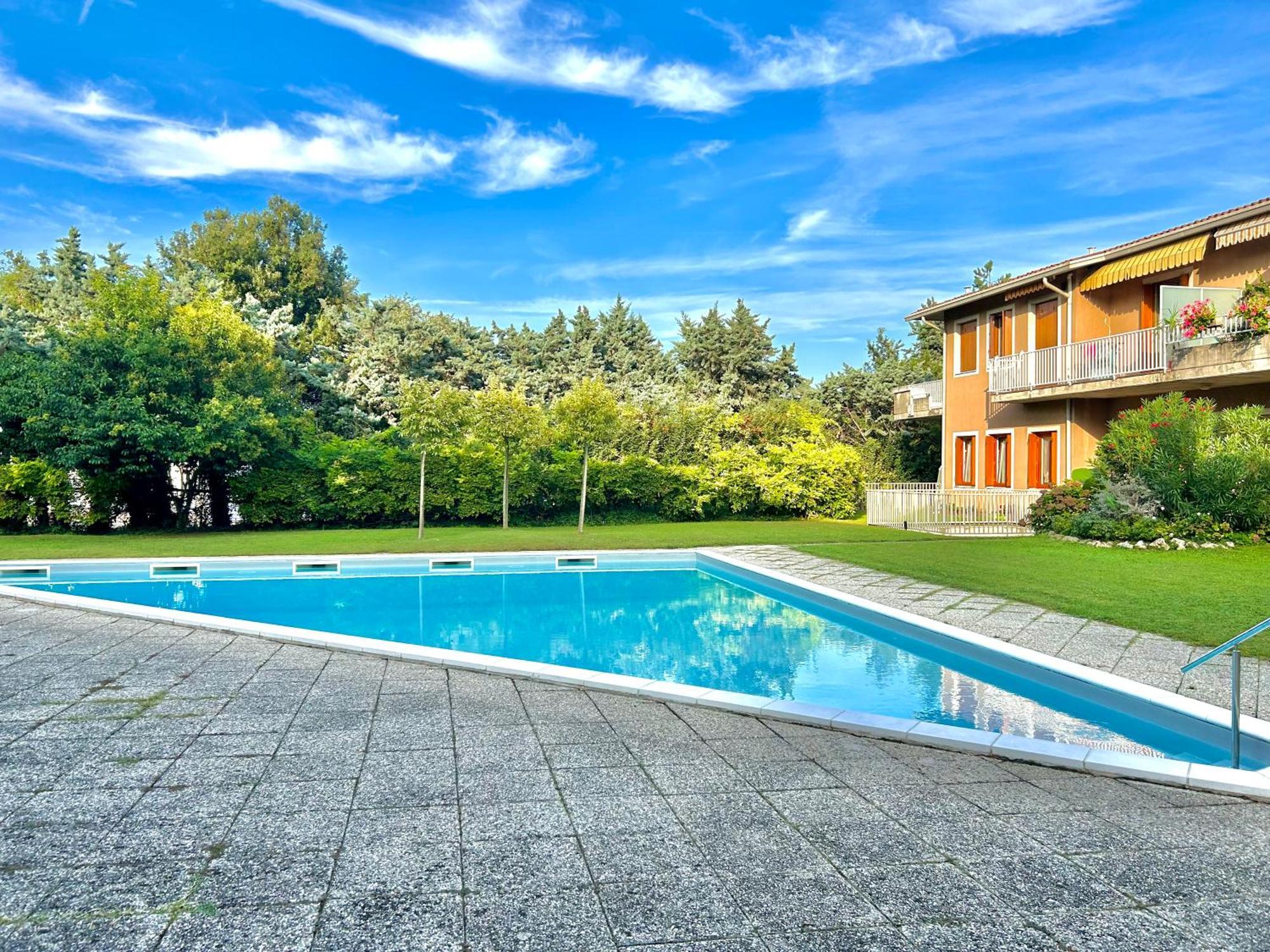 Gold Garda Desenzano Apartment Десенцано дел Гарда Екстериор снимка