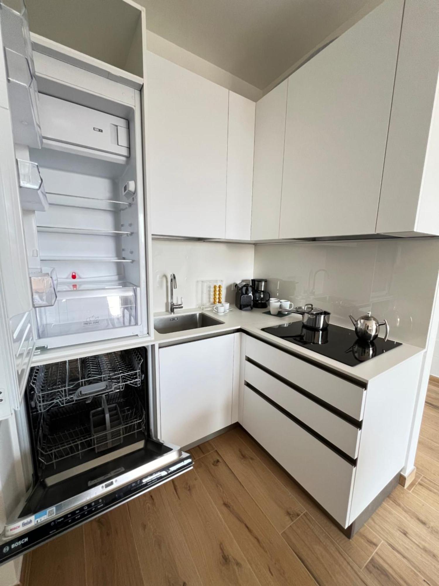 Gold Garda Desenzano Apartment Десенцано дел Гарда Екстериор снимка