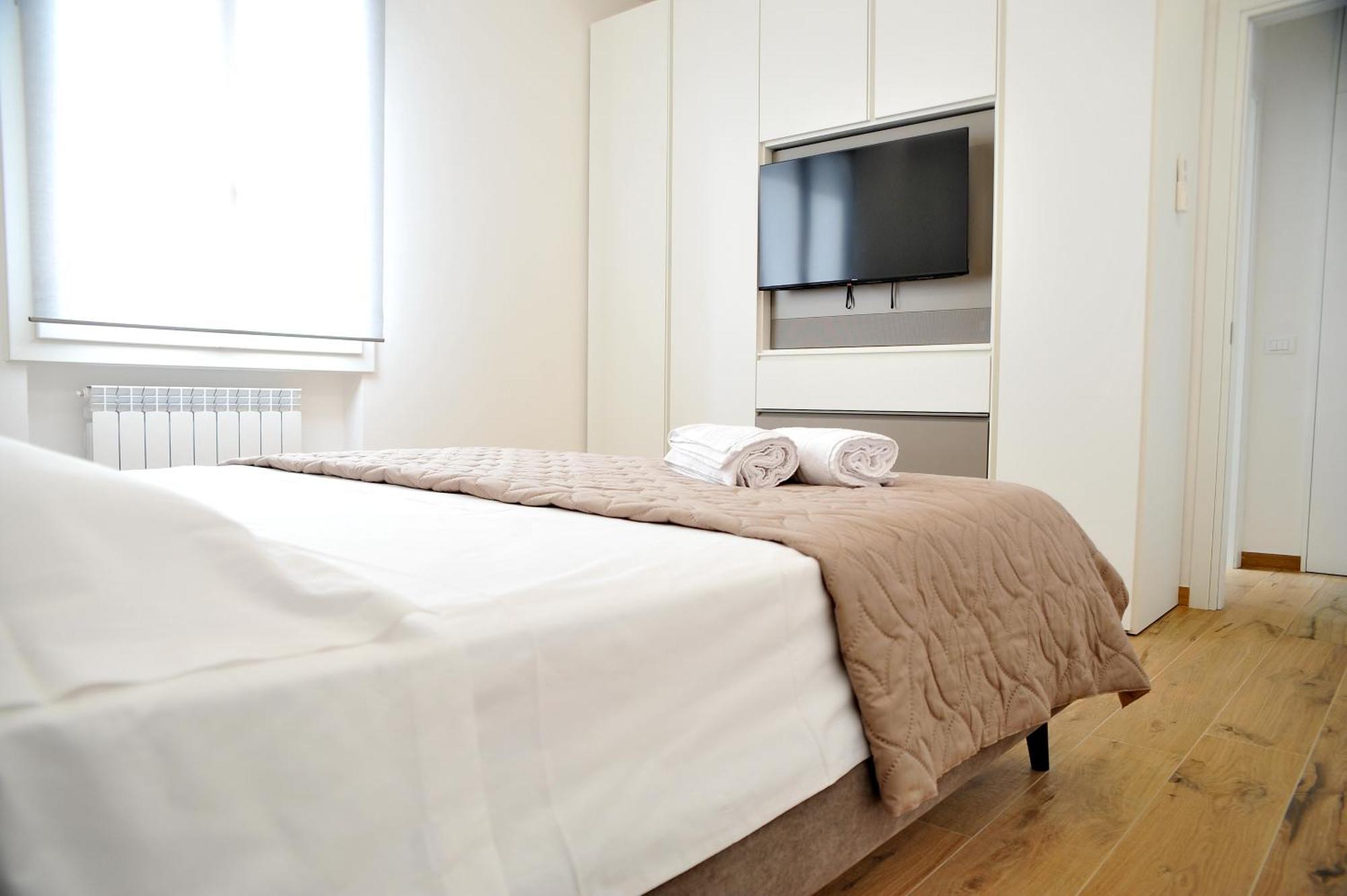 Gold Garda Desenzano Apartment Десенцано дел Гарда Екстериор снимка