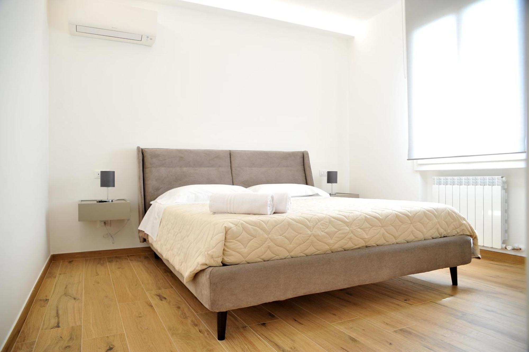 Gold Garda Desenzano Apartment Десенцано дел Гарда Екстериор снимка
