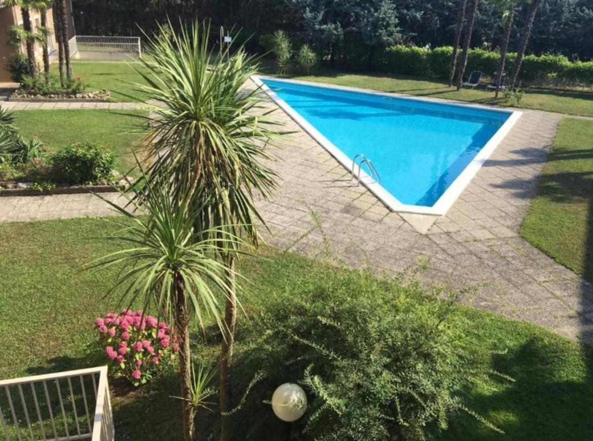 Gold Garda Desenzano Apartment Десенцано дел Гарда Екстериор снимка